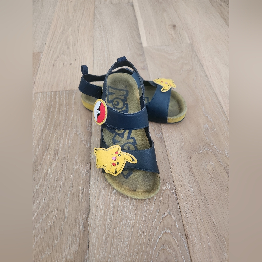 POKEMON | Strapped sandals